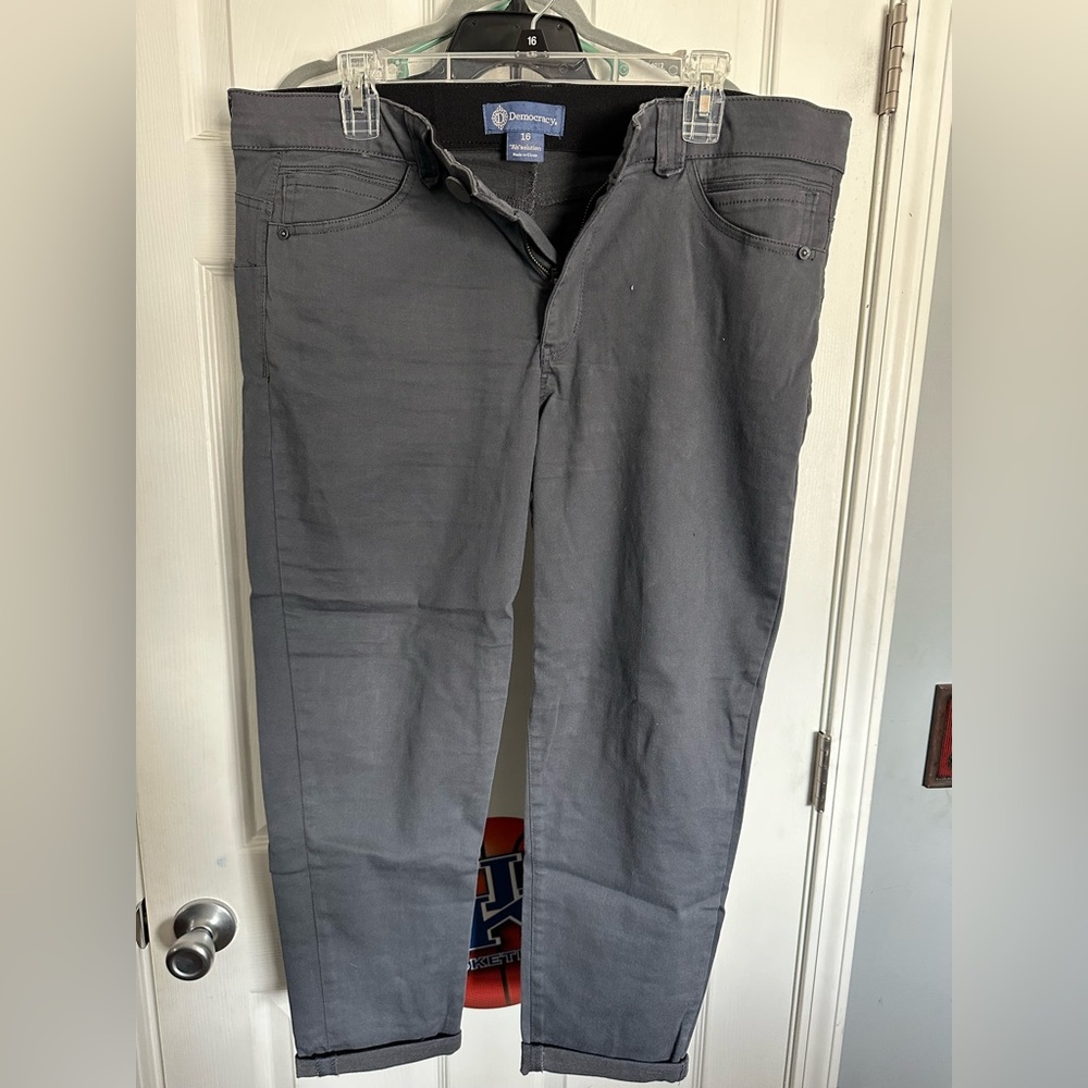 Democracy size 16